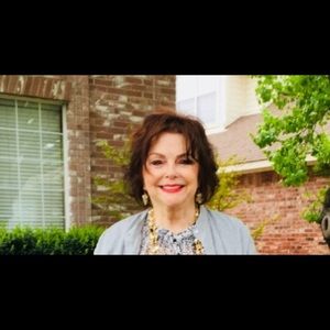 Meet your Posher, Lauretta